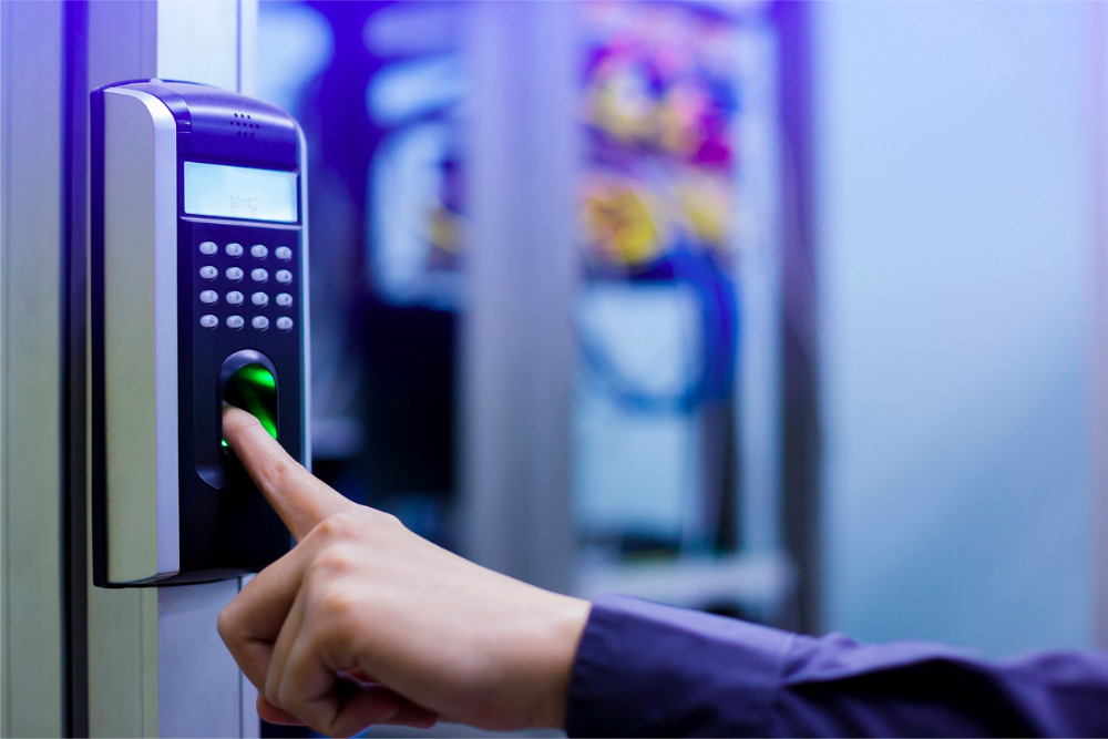 Seguridad y Control de Acceso
